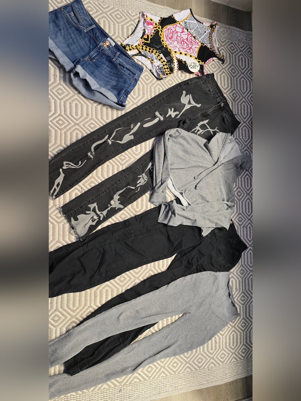 6 Pcs Bundle Of Junior Clothing - sz XS&S